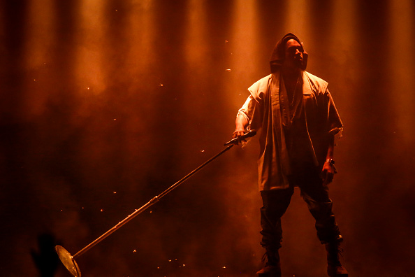 kanye-west-mic-stand